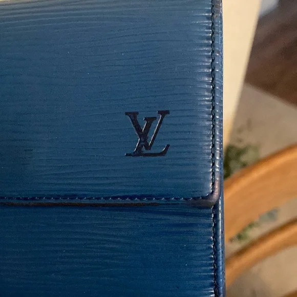 Louis Vuitton Paris Epi Porte Feiulle Elise Bifold Wallet with COA - Picture 7 of 15